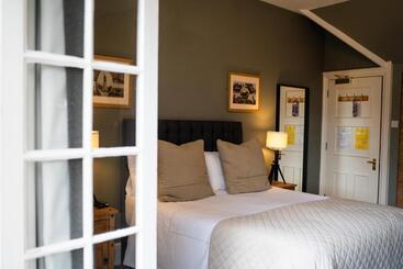 ユースホステル The Plough Itchen Abbas