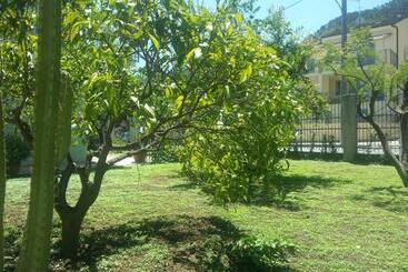 فندق Agriturismo Fioredizucca