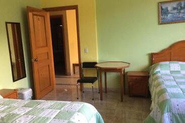 הוסטל Casa De Huéspedes La Rosa