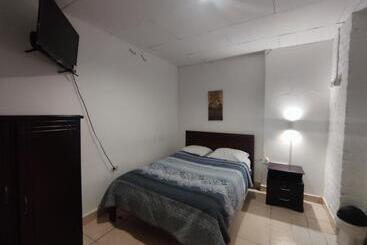 ペンション Hostal La Merced