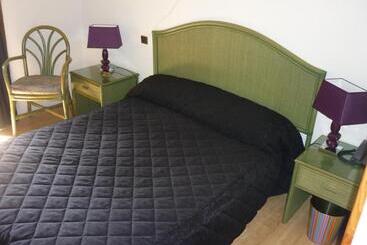 فندق صغير Auberge De L Aspre