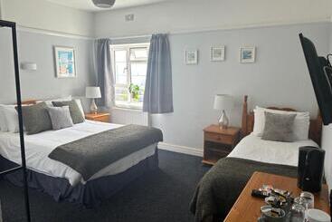 호스텔 The Yacht Inn