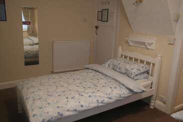 פנסיון Monravon Guest House