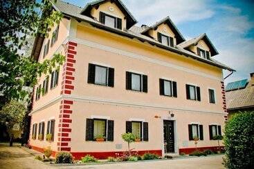 پانسیون Tourist Farm Tominc