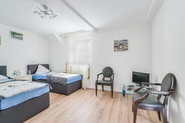 ペンション Nurburgring Rooms Pinocchio