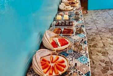 پانسیون Pousada & Camping Tubarão