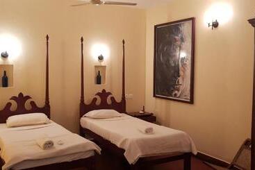 Пансион Raintree Lodge