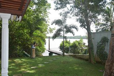 پانسیون Sethra Villa Bentota