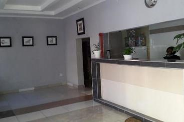 ペンション Monarchy Guest House