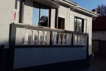 پانسیون Monarchy Guest House