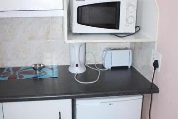 پانسیون Phomolo Guest House