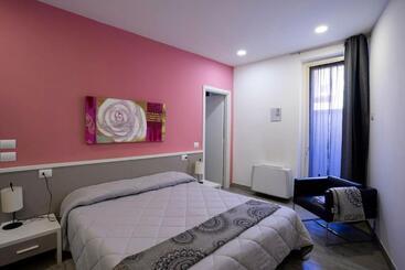 펜션 Ventitrémarzo Guest House