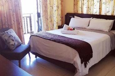 ペンション Hilton Gardens Guesthouse