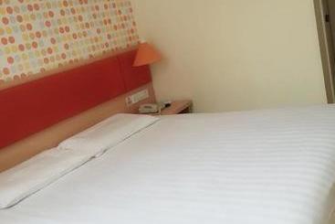 هتل Home Inn Beijing National Aquatics Centre