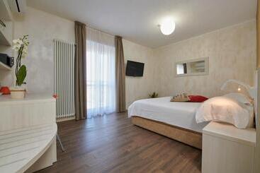 פנסיון Foresteria La Torretta