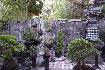 پانسیون Made Homestay