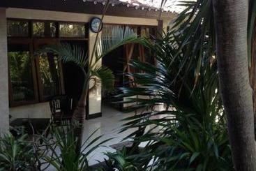 پانسیون Made Homestay