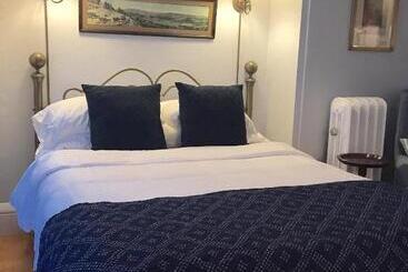 تختخواب و صبحانه Blackinton Manor