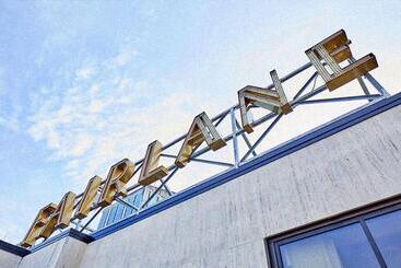 Fairlane Hotel Nashville, By Oliver