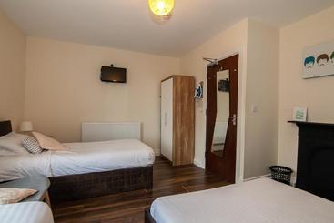پانسیون Franks Serviced Accommodation