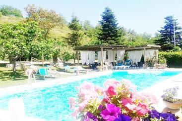 ホテル Agriturismo B&b Bio La Tana Del Lele