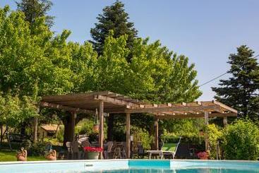 هتل Agriturismo B&b Bio La Tana Del Lele