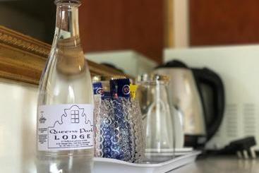 بنسيون Queenspark Lodge