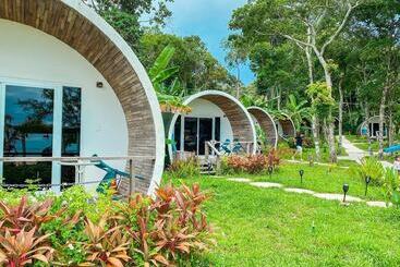 בית מלון כפרי Tube Resort