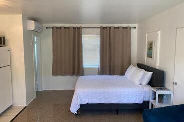 Отель Tiana Beach Inn