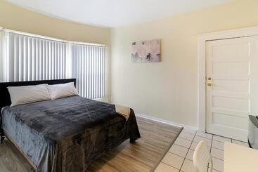 فندق صغير Pads On Pasadena Ave