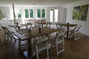 בית מלון כפרי Habitat Esslingen