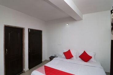 호텔 Oyo 29202 Sunny International