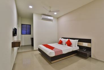 Oyo Flagship 30791 Hotel Shagun
