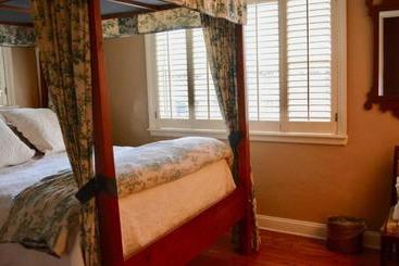 Magnolia Plantation Bed And Breakfast