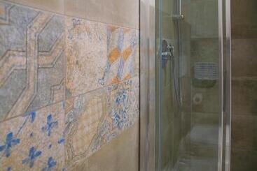 ベッドアンドブレックファースト Red One