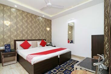 Oyo 36085 Hotel Apollo Agra