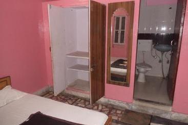 Отель Gajraj Bari