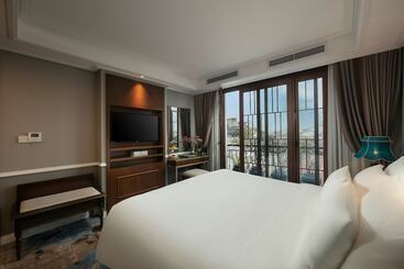 هتل The Oriental Jade