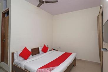 Oyo 30907 Hotel Dwaper Grand
