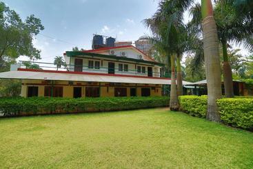 Отель Samiralok