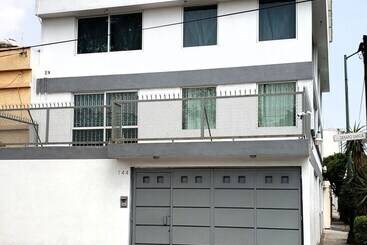 بنسيون Hostal Cervatos