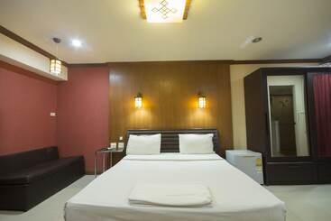 בית מלון כפרי Khon Kaen Ruenrom