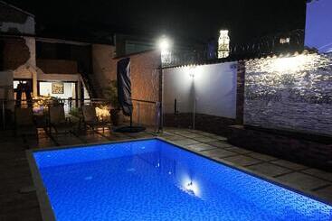 هاستل Boutique Colonial Cartago