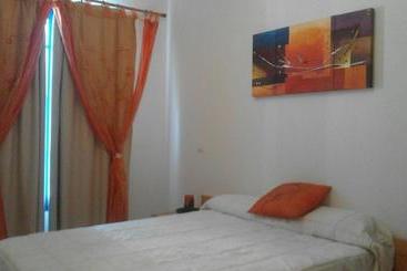 ユースホステル Yokomosurf Camp