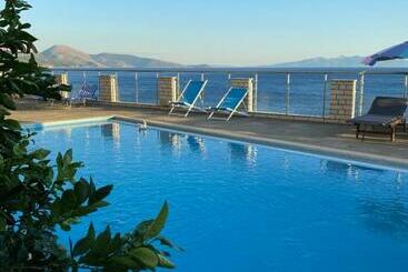 آپارتمانهای توریستها Ionian Bay Rooms