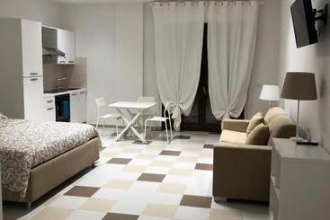 公寓式酒店 Le Rose Beach & Suites Appartamenti Fronte Mare A Villarosa