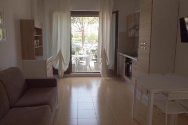 Le Rose Beach & Suites Appartamenti Fronte Mare A Villarosa
