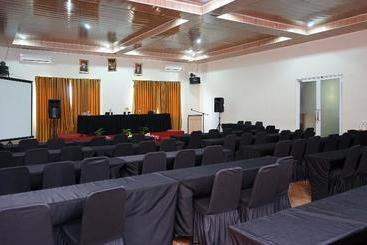 فندق Oyo 633 Ren Z