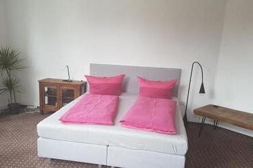 Schillers Hotel & Café   Garni