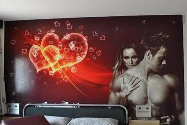 Loove Hotel Adults Only